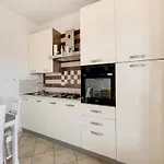 Familiar Swimming Pool And Open, Private Space Apartman *