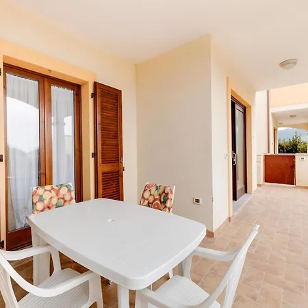 Apartment Familiar Swimming Pool And Open, Private Space