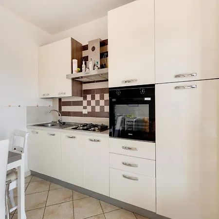Familiar Swimming Pool And Open, Private Space Apartment *