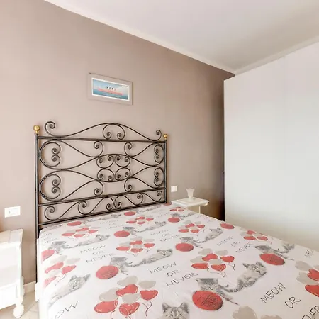 Familiar Swimming Pool And Open, Private Space *