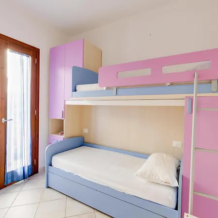 Apartment Familiar Swimming Pool And Open, Private Space