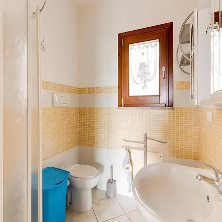 Familiar Swimming Pool And Open, Private Space *