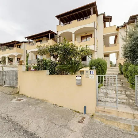 Apartment Familiar Swimming Pool And Open, Private Space